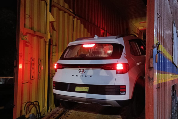 Primesankat Mochan Car Shifting